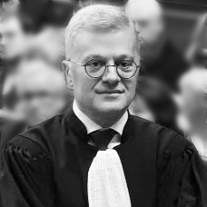 christophe-leguevaques-avocat-robe-nb christophe-leguevaques-avocat-robe-nb