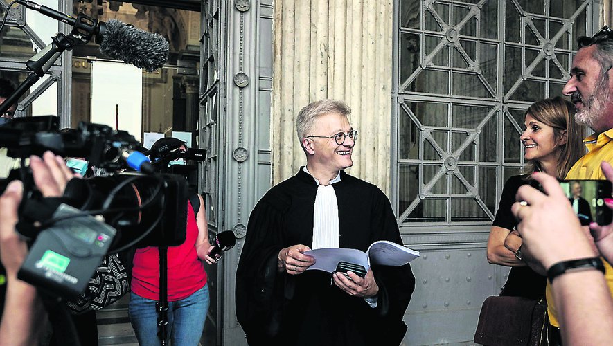 cle sourit de toutes ses dents cle sourit de toutes ses dents