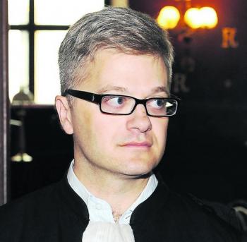 foto clé regard droit robe avocat (DDM) foto clé regard droit robe avocat (DDM)