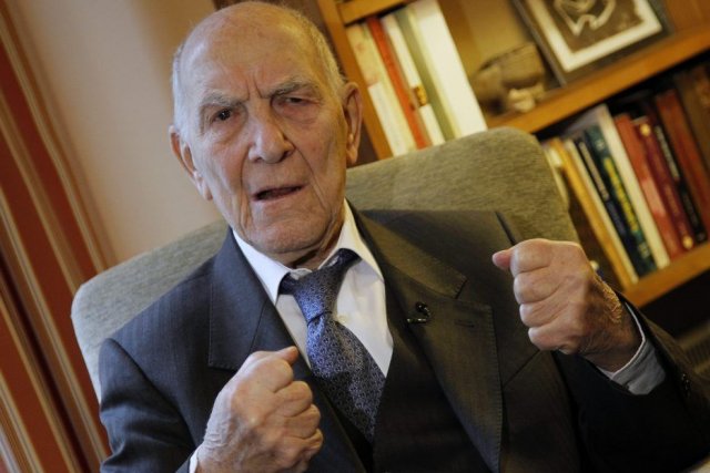 654096-stephane-hessel-janvier-2011 654096-stephane-hessel-janvier-2011