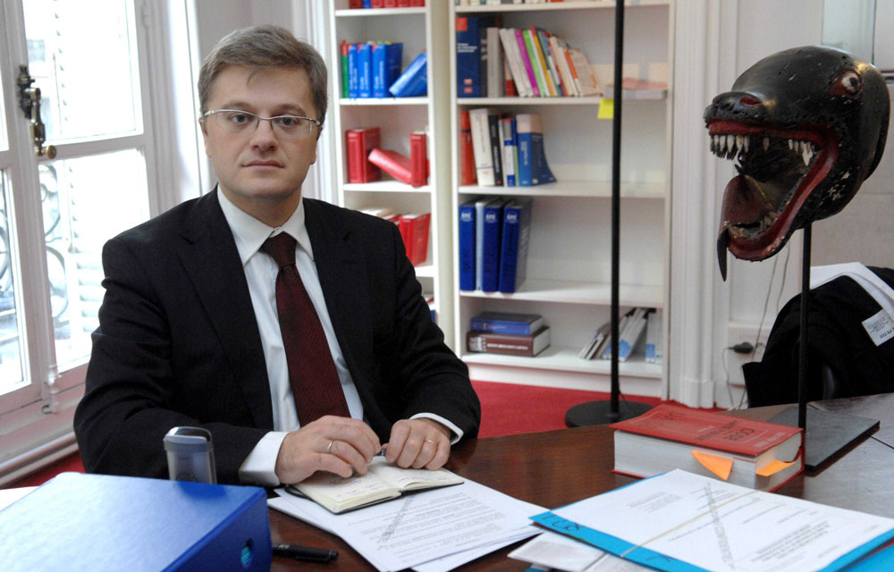 cle 2009 devant tête de chien indonésien (dr) SIPA cle 2009 devant tête de chien indonésien (dr) SIPA